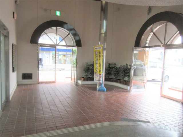 甲西中央ビルのエントランス