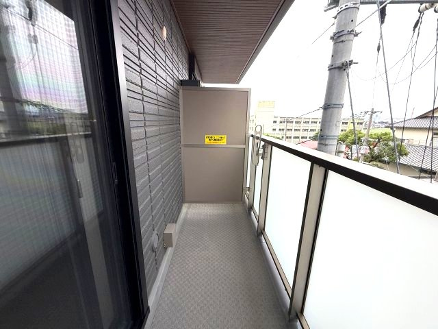 ホワイトメゾン御影中町のバルコニー