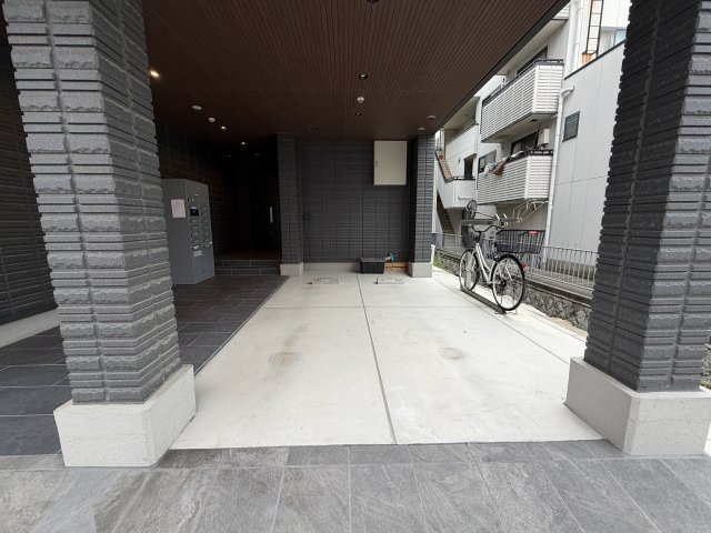 ホワイトメゾン御影中町の駐車場