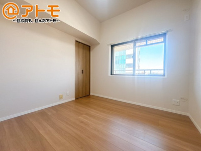 【子供部屋】 | ナティ沼津　中古マンション | 広々使える収納付きの洋室です♪