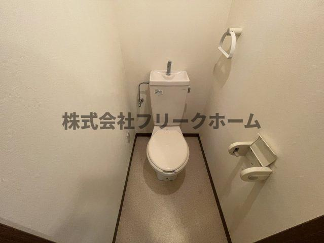 小金井市中町２丁目の賃貸マンションのトイレ