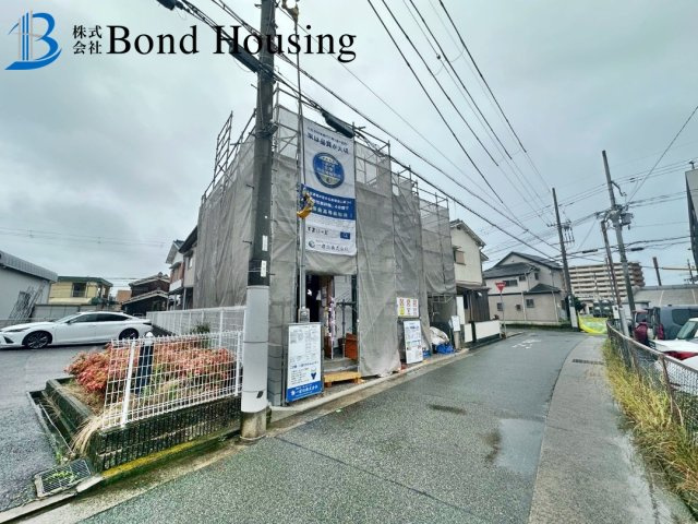 近隣商業施設充実　大久保町西脇5期　新築限定1棟の前面道路含む現地写真