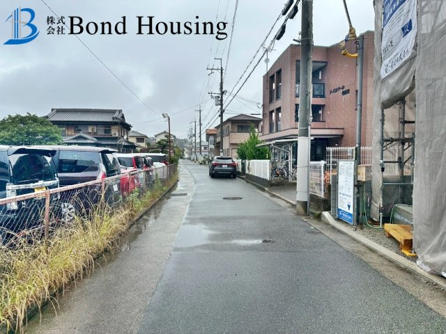 近隣商業施設充実　大久保町西脇5期　新築限定1棟の前面道路含む現地写真