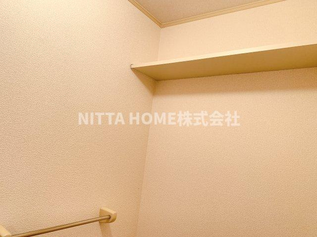 マルベリーズの収納|上にはトイレットペーパーなどをストックできる棚がついています★