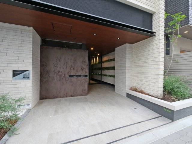 ソルレヴェンテ新梅田のエントランス