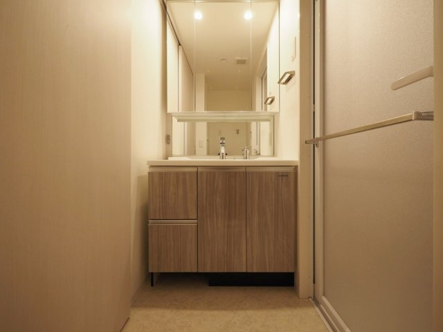 ソルレヴェンテ新梅田の独立洗面台