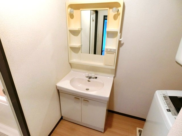エクセレント上水の独立洗面台|写真は同建物の別部屋を参考に掲載しております。