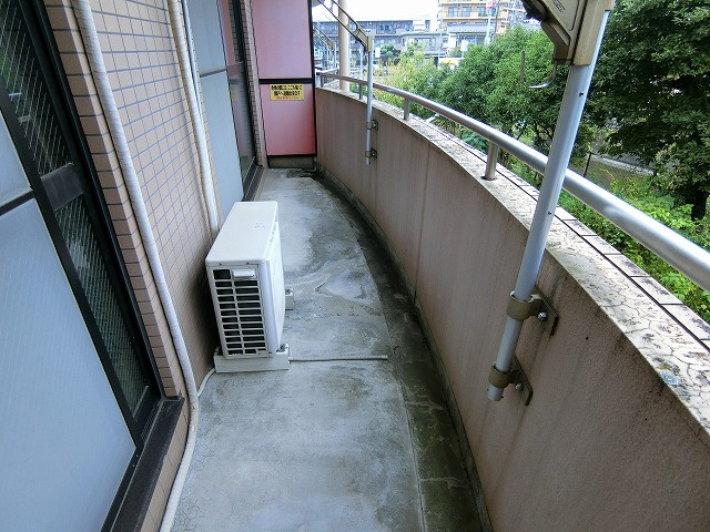 エクセレント上水のバルコニー|写真は同建物の別部屋を参考に掲載しております。
