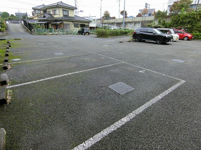 エクセレント上水の駐車場