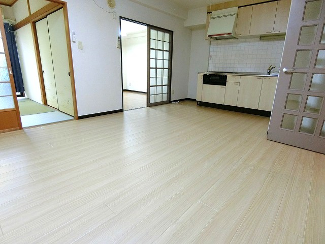 エクセレント上水の居間・リビング|写真は同建物の別部屋を参考に掲載しております。