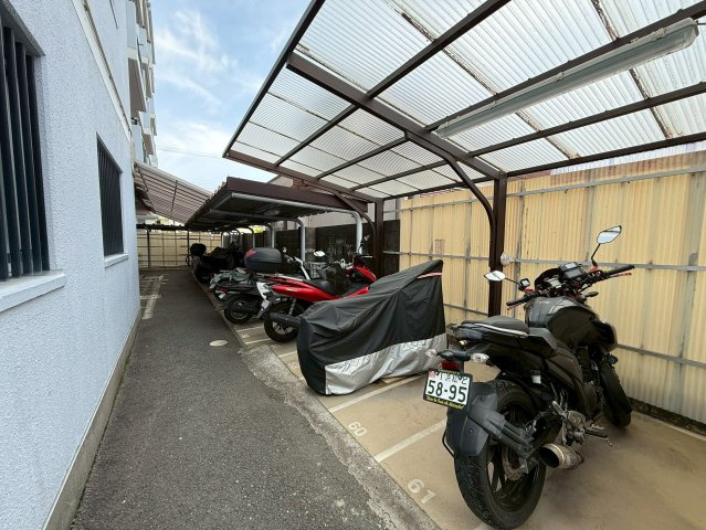 ユニライフ浜松Ⅱの駐車場