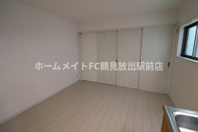 東大阪市稲田上町１丁目のアパートの居間・リビング