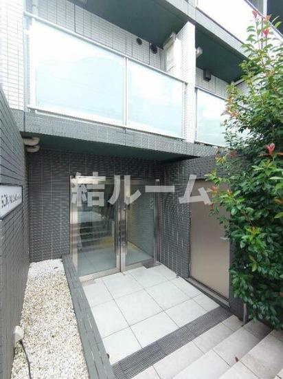 新宿区高田馬場３丁目の賃貸マンションのエントランス