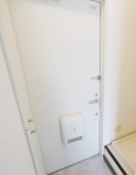 グローリアス栄和の玄関