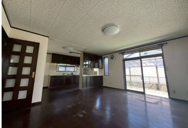 【居間・リビング】 | 深谷市緑ヶ丘　中古戸建