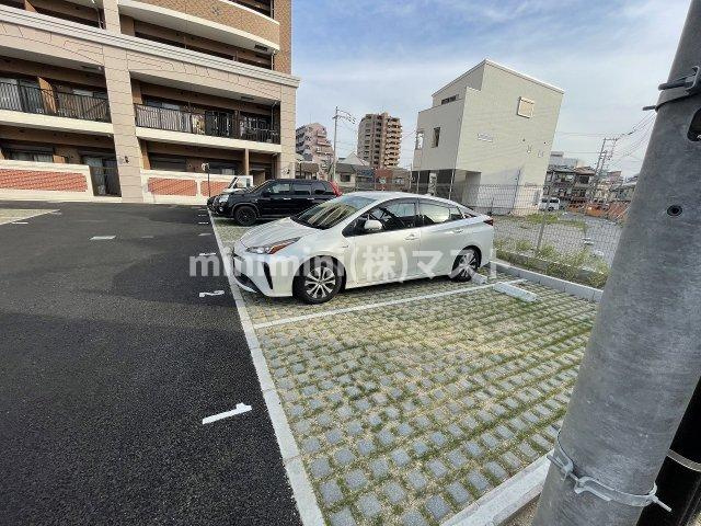 Luxe大阪城南の駐車場