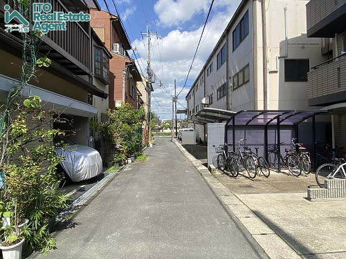 高野泉町 新築戸建の前面道路含む現地写真