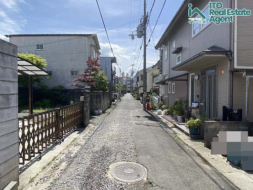 高野泉町 新築戸建の前面道路含む現地写真