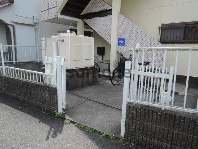 高槻市芥川町４丁目の賃貸マンションのエントランス