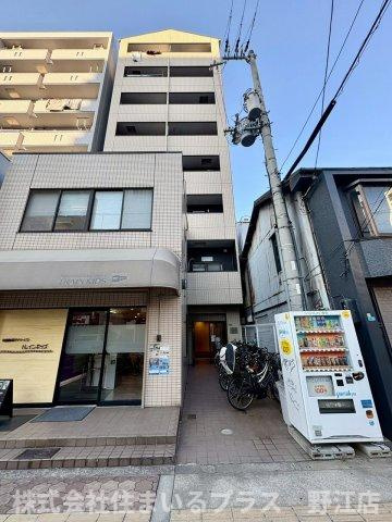 ロイヤルイーストの外観