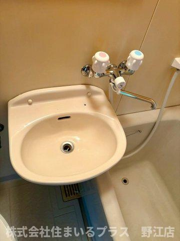 ロイヤルイーストの洗面所