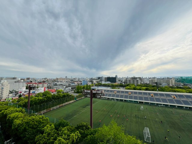 シティテラス鶴見緑地公園の展望|鶴見緑地公園が見渡せる眺めの良いバルコニーです。