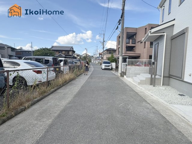 明石市大久保町西脇　全1棟　新築戸建の前面道路含む現地写真|【ホームページに現地動画掲載中】●年中無休：当日予約可●前面道路は約5ｍ！交通量も少なく駐車も安心！