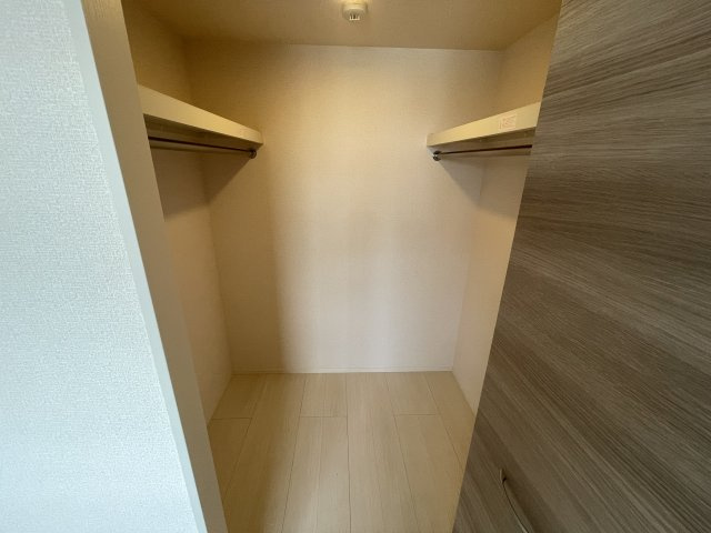 WARABIの収納|ウォークインクローゼット