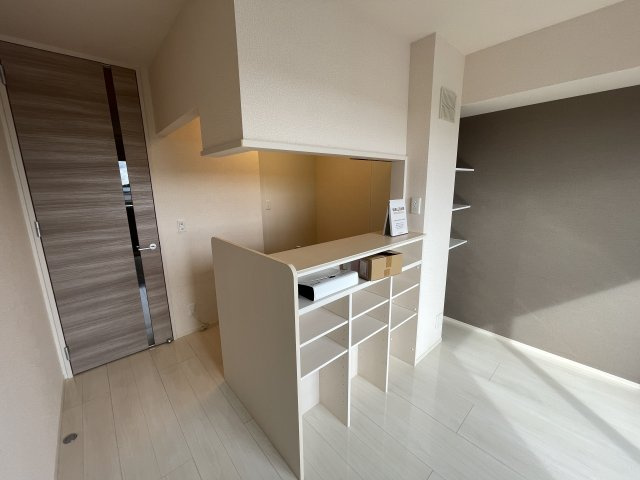 WARABIの内装|カウンターキッチン