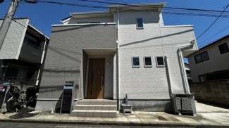 【外観】 | 千葉市稲毛区穴川２丁目中古戸建　JR総武・中央緩行線『西千葉駅』 | 忙しく過ぎゆく日常を置き去るほど、ゆったりした時間が流れる住環境♪♪『快適』は「家」と「街」と「環境」が調和した時に訪れるだと改めて感じさせてくれます。時間の経過と共に味わいが出る素敵な空間へ！！