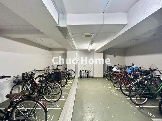 本所吾妻橋アムフラットの駐輪場|【自転車置き場】最新の空き状況や費用などの詳細は担当スタッフまでお問い合わせください。
