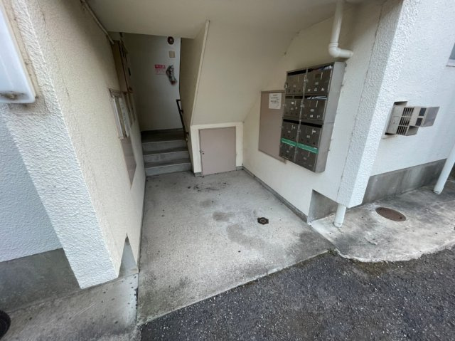 霞が丘マンションのエントランス