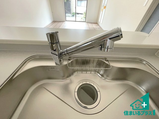 ■枚方市高田　第2期　新築一戸建ての設備|浄水器を内蔵！炊飯時、お茶を作る時に安心してお水を使えます！お湯と冷水、浄水と原水、シャワーの切替えもワンタッチです！