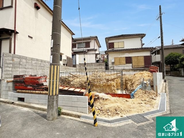 ■枚方市高田　第2期　新築一戸建ての前面道路含む現地写真|周辺は落ち着いた街並みの住宅地！子育てがしやすい住環境です！まだ未完成ですが、現地でしかわからない事もございます。是非一度ご覧ください。