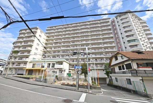 グランドハイツ甲陽園の外観|＼＼分譲駐車場権利付×総戸数222戸の大規模マンション／／
阪急甲陽線「甲陽園」駅徒歩3分の好立地！2025年9月室内リフォーム済です。即日のご内覧が可能ですので、お気軽にお問い合わせ下さい。