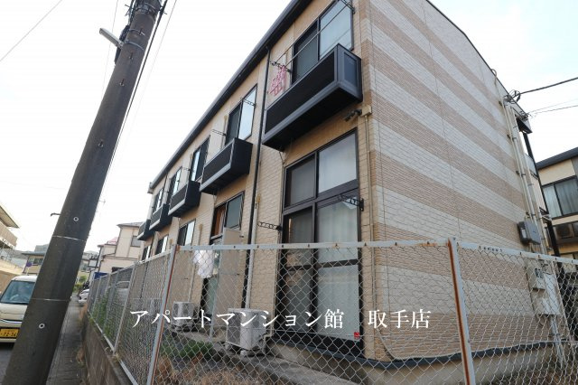 レオパレスシャルマンの外観