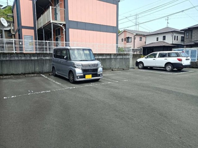 【駐車場】