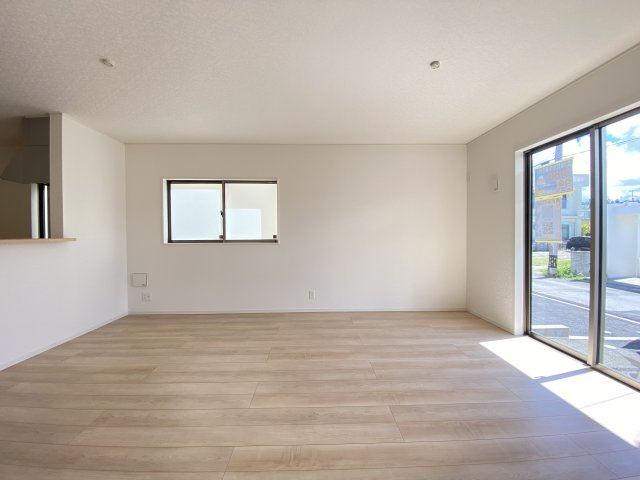 糸満市兼城　第4（全3棟）1号棟の居間・リビング|※同仕様写真です