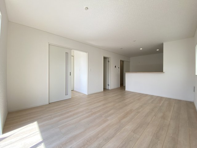 糸満市兼城　第4（全3棟）1号棟の居間・リビング|※同仕様写真です