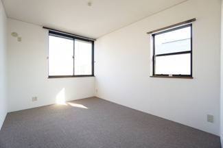【寝室】 | レジデンスヤマダ | ※同物件、同タイプの写真になります（写真は角部屋です）。