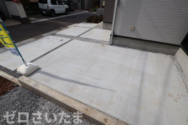《仲介手数料無料》練馬区大泉学園町８丁目6-7新築一戸建てリガーレの駐車場
