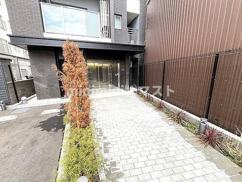 プレサンスロジェ天王寺真田山公園のエントランス