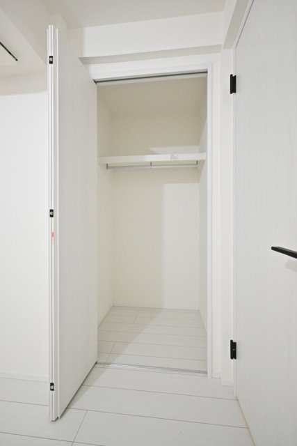 Ｔｈｅ　Ｒｅｓｉｄｅｎｃｅ　Ｎｉｈｏｎｂａｓｈｉの収納|クローゼット（洋室1）