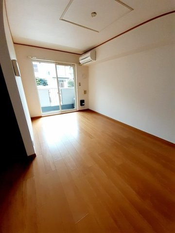 ラッフィナート・カーサ壱番館の居間・リビング