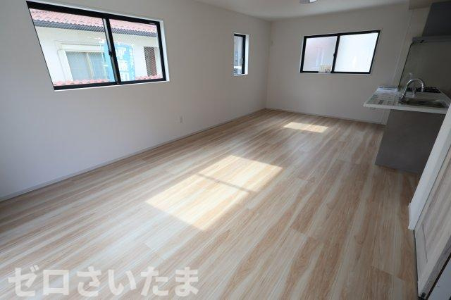 《仲介手数料無料》練馬区大泉学園町８丁目6-7新築一戸建てリガーレの居間・リビング|LDK18.7帖