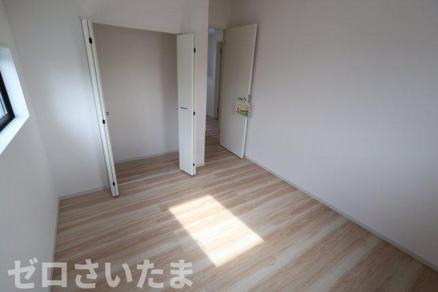 《仲介手数料無料》練馬区大泉学園町８丁目6-7新築一戸建てリガーレの洋室|2階 5.2帖