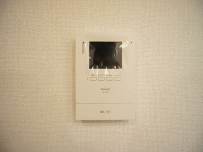 【セキュリティ】 | グレースメロウＨ | 訪問者の確認ができるTVドアホン付きです♪