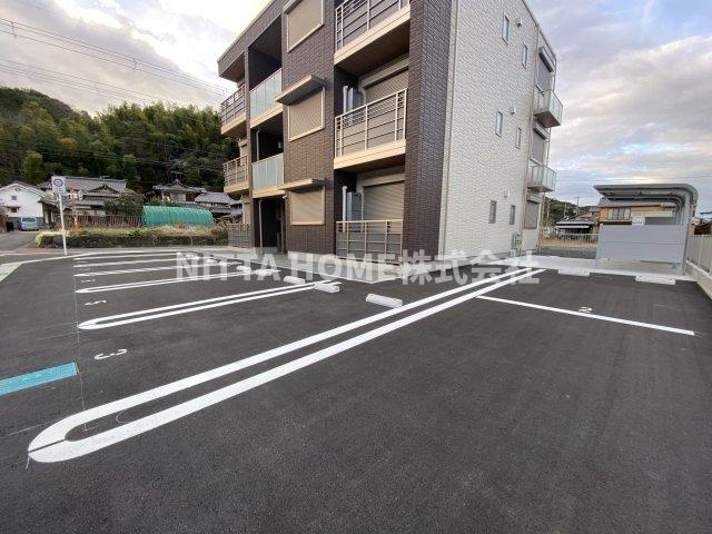 舞鶴市字引土の賃貸マンションの駐車場|敷地内に駐車場も完備★