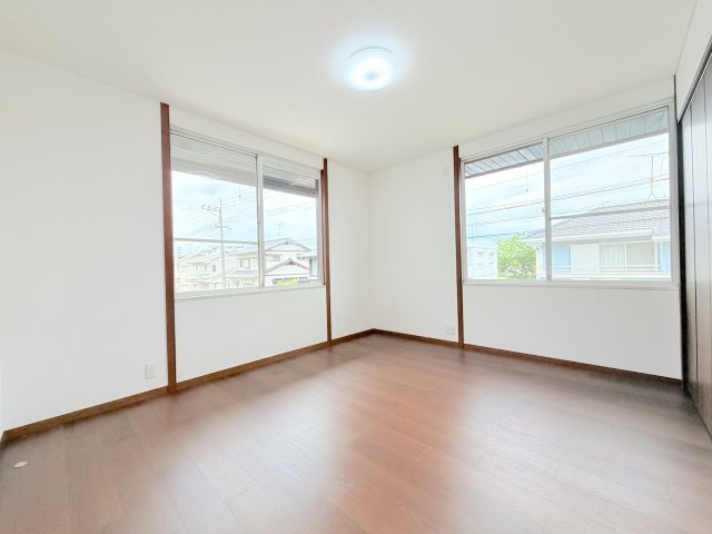 筑紫駅前通2丁戸建の洋室