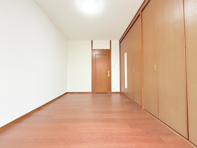 筑紫駅前通2丁戸建の洋室